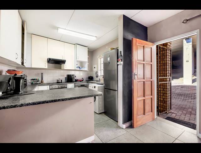 3 BEDROOM APARTMENT FOR SALE IN WINDSOR EAST